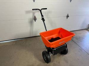 New AgriFab 85 lb Broadcast Lawn  Salt Spreader