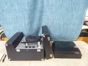 2 Record Players