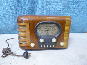 Vintage 1939 Zenith Wood Table Radio