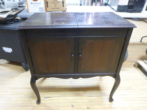 AntiqueVintage Mastercraft Victrola Phonograph in Cabinet