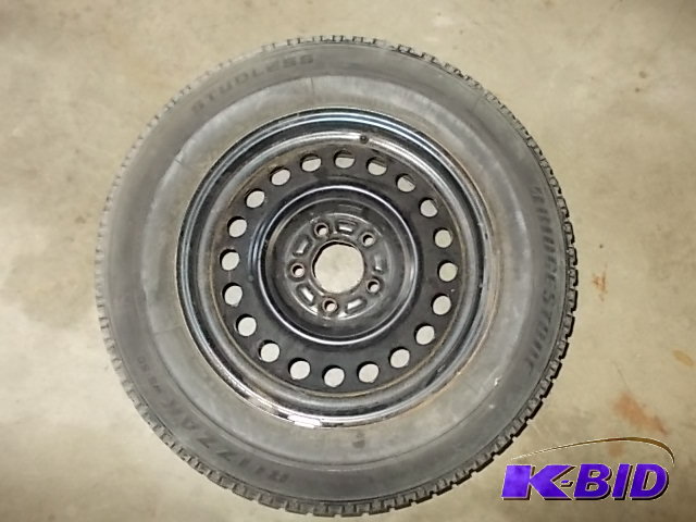 lot 11 image: Bridgestone Blizzak Tire