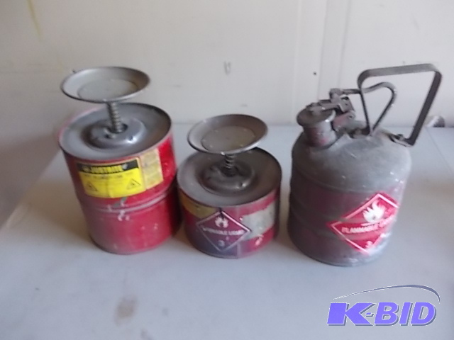 lot 18 image: 3-Old Cans