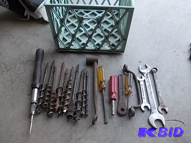lot 22 image: Tools