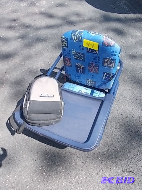 lot 44 image: Kids Chair & Game Boy Case