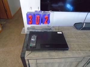 Sony dvd player with remote. As shown. CASH ON SITE ONLY. PICKUP IS MONDAY MAY 11TH FROM 11 AM TO 4 PM. REGARDLESS WHAT THE SCHEDULE STATES.
