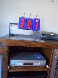 Sony vcr player. As shown. CASH ON SITE ONLY. PICKUP IS MONDAY MAY 11TH FROM 11 AM TO 4 PM. REGARDLESS WHAT THE SCHEDULE STATES.