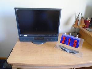Gateway fx gaming system with monitor & keyboard. As shown. CASH ON SITE ONLY. PICKUP IS MONDAY MAY 11TH FROM 11 AM TO 4 PM. REGARDLESS WHAT THE SCHEDULE STATES.