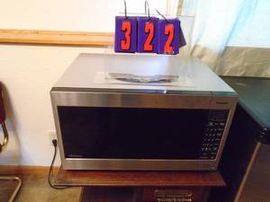 Stainless Microwave by Panasonic. As shown. CASH ON SITE ONLY. PICKUP IS MONDAY MAY 11TH FROM 11 AM TO 4 PM. REGARDLESS WHAT THE SCHEDULE STATES.