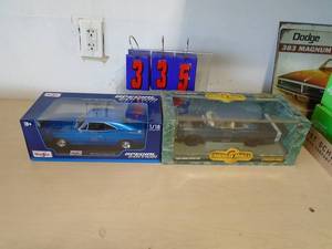 Flat of 2 diecasts. As shown. CASH ON SITE ONLY. PICKUP IS MONDAY MAY 11TH FROM 11 AM TO 4 PM. REGARDLESS WHAT THE SCHEDULE STATES.