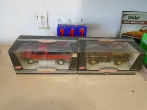 Flat of 2 diecasts. As shown. CASH ON SITE ONLY. PICKUP IS MONDAY MAY 11TH FROM 11 AM TO 4 PM. REGARDLESS WHAT THE SCHEDULE STATES.
