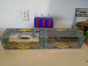 Flat of 2 diecasts. As shown. CASH ON SITE ONLY. PICKUP IS MONDAY MAY 11TH FROM 11 AM TO 4 PM. REGARDLESS WHAT THE SCHEDULE STATES.