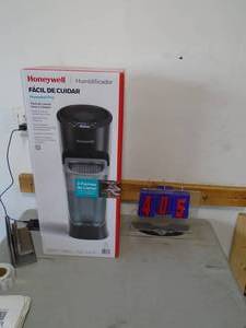 Honeywell water dispener. As shown. CASH ON SITE ONLY. PICKUP IS MONDAY MAY 11TH FROM 11 AM TO 4 PM. REGARDLESS WHAT THE SCHEDULE STATES.