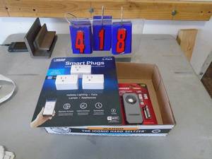 Flat of electronics. As shown. CASH ON SITE ONLY. PICKUP IS MONDAY MAY 11TH FROM 11 AM TO 4 PM. REGARDLESS WHAT THE SCHEDULE STATES.