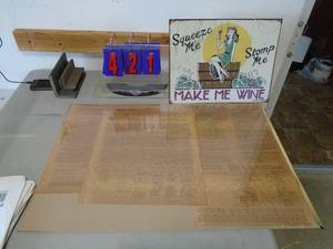 Tin sign & copies of the consitution with the declaration of the independence. As shown. CASH ON SITE ONLY. PICKUP IS MONDAY MAY 11TH FROM 11 AM TO 4 PM. REGARDLESS WHAT THE SCHEDULE STATES.
