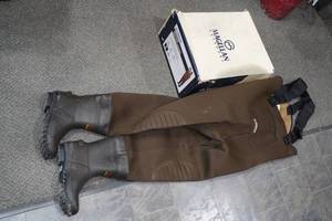 Magellan Outdoors Mens Neoprene Bootfoot Waders - Size 8