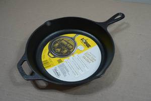 Lodge 10.25 Seasoned Cast Iron Fireside Skillet