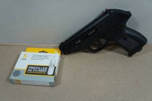 Gamo P23 Automatic CO2 Pistol with CO2 Cans