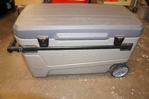 Igloo MaxCold Glide 110QT Wheeled Cooler