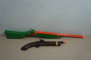 2 Toy Guns