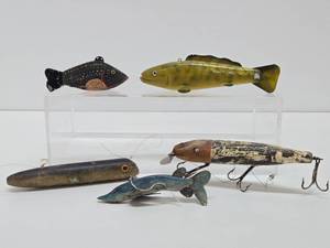 Hand Carved &amp Painted Fish Spearing Decoys &amp Large Old Wooden Muskie Lures