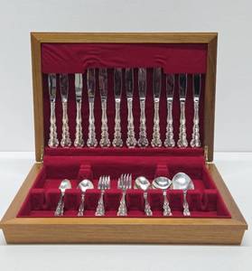 Excellent Set of Vintage Community Flatware w Case