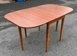 Beautiful Condition Mid Century Sleek Drop Leaf Mahogany Table - Marietta Chair Company