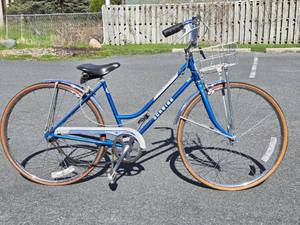 Nice Condition Vintage SCHWINN Collegiate 3 Bicycle
