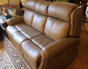 Excellent Clean Like New Sofa #1 - Thompson Dual Power
