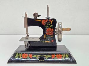 Wonderful Collection of Vintage &amp Antique Toy Sewing Machines #2