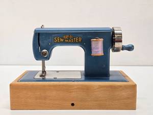 Wonderful Collection of Vintage &amp Antique Toy Sewing Machines #4