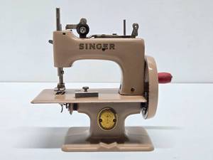 Wonderful Collection of Vintage &amp Antique Toy Sewing Machines #8