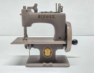 Wonderful Collection of Vintage &amp Antique Toy Sewing Machines #15