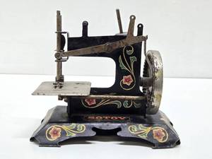 Wonderful Collection of Vintage &amp Antique Toy Sewing Machines #16