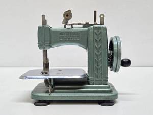 Wonderful Collection of Vintage &amp Antique Toy Sewing Machines #19