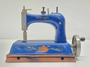Wonderful Collection of Vintage &amp Antique Toy Sewing Machines #20