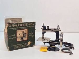 Wonderful Collection of Vintage &amp Antique Toy Sewing Machines #24