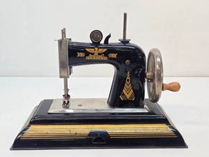 Wonderful Collection of Vintage &amp Antique Toy Sewing Machines #25
