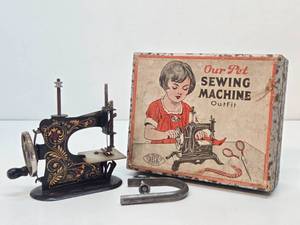 Wonderful Collection of Vintage &amp Antique Toy Sewing Machines #27