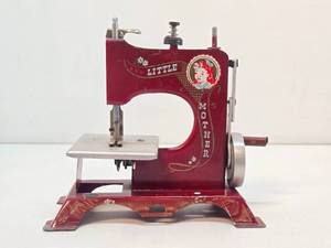 Wonderful Collection of Vintage &amp Antique Toy Sewing Machines #28