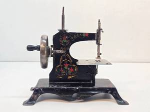 Wonderful Collection of Vintage &amp Antique Toy Sewing Machines #31