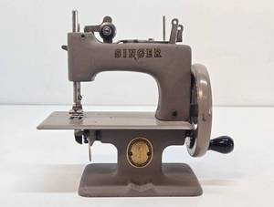 Wonderful Collection of Vintage &amp Antique Toy Sewing Machines #33