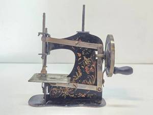 Wonderful Collection of Vintage &amp Antique Toy Sewing Machines #34