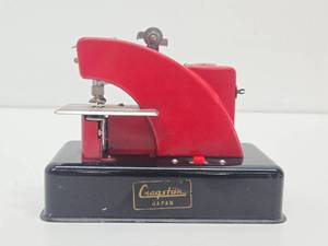 Wonderful Collection of Vintage &amp Antique Toy Sewing Machines #35