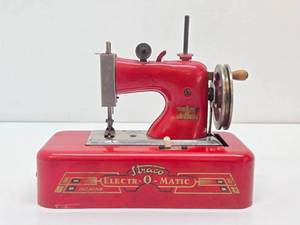 Wonderful Collection of Vintage &amp Antique Toy Sewing Machines #36