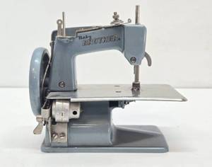 Wonderful Collection of Vintage &amp Antique Toy Sewing Machines #37