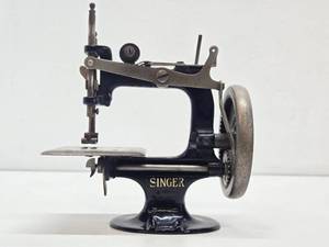 Wonderful Collection of Vintage &amp Antique Toy Sewing Machines #41