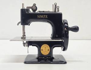 Wonderful Collection of Vintage &amp Antique Toy Sewing Machines #42
