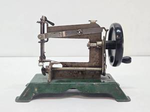 Wonderful Collection of Vintage &amp Antique Toy Sewing Machines #45