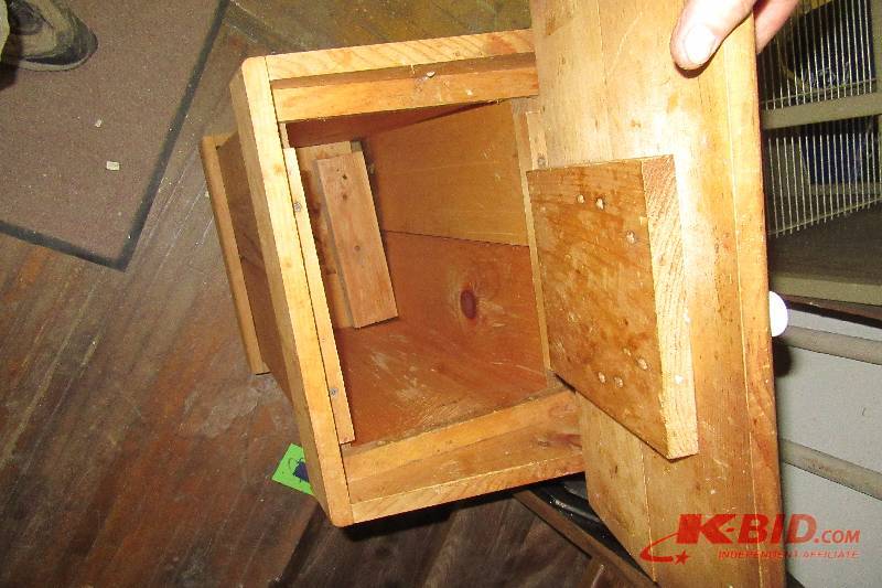 Pine Wood Easle