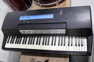 Wurlitzer Electronic Piano - Untested, Missing Speaker, Some Keys Do Not Sound